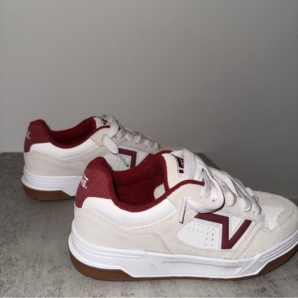 Vans Upland shoes in a White and Sun-Dried Tomato Red 6 Men’s / 7.5 Women’s - Picture 2 of 7